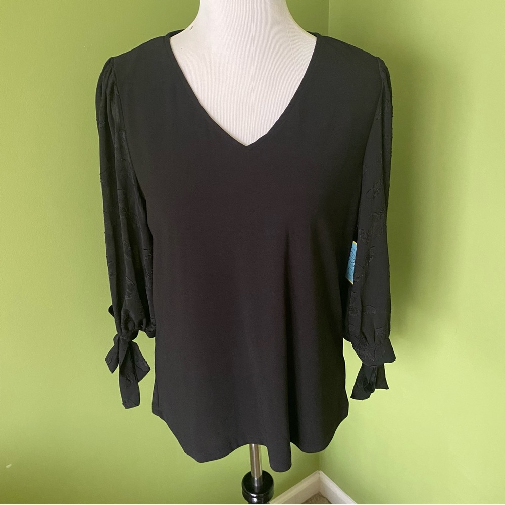 NWT CeCe Black V-neck 3/4 Sleeve Top